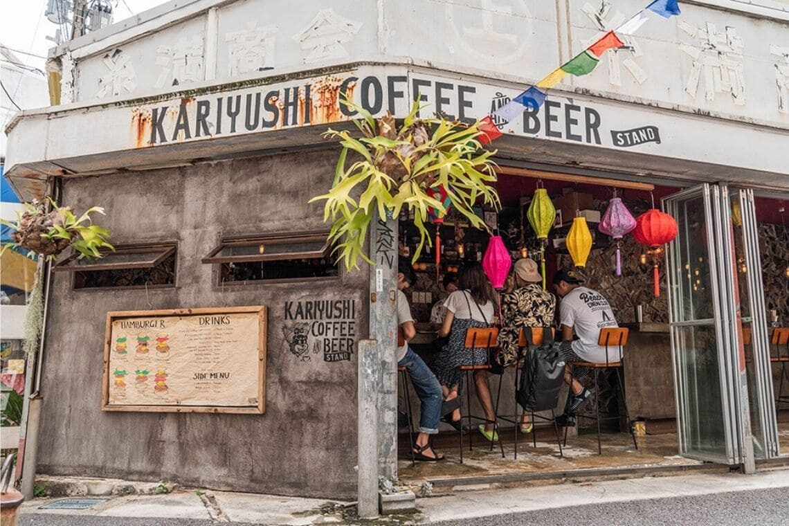 CBDオイルショップ（店舗）『KARIYUSHI COFFEE AND BEER STAND（かりゆしコーヒー&ビアスタンド）』の内観