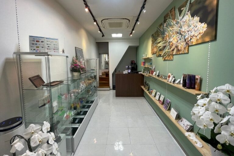 CBDオイルショップ（店舗）『NUTZ（ナッズ）』の内観