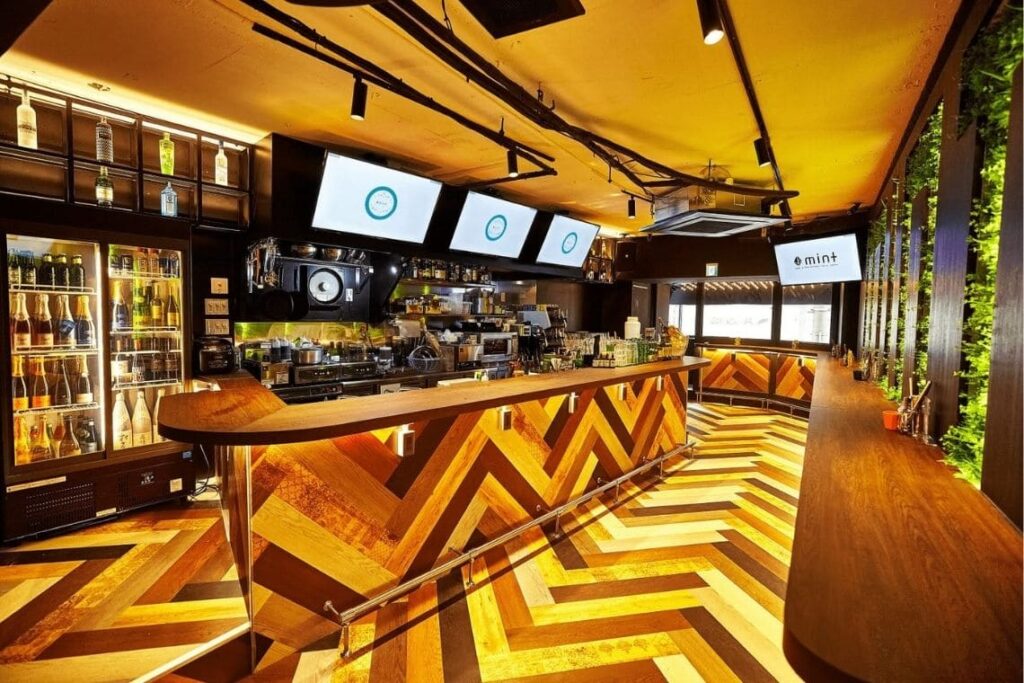 MINT CAFE & PUB ROPPONGI（ミントカフェ＆パブ六本木）