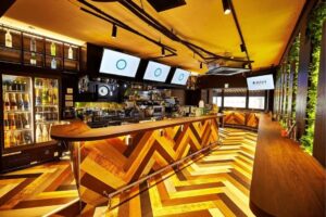 MINT CAFE & PUB ROPPONGI（ミントカフェ＆パブ六本木）