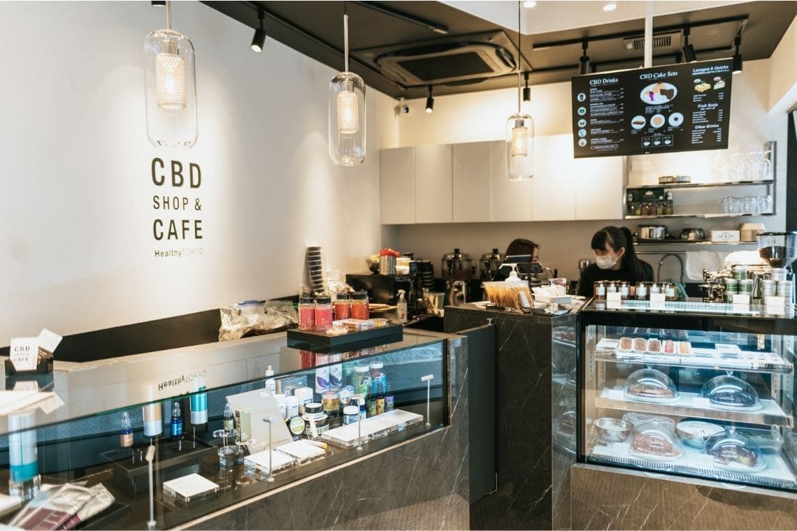 CBDオイルショップ（店舗）『HealthyTOKYO CBD Shop & Café 代官山店（ヘルシートーキョー CBDショップ & カフェ）』の内装
