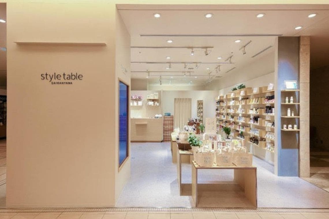 CBDオイルショップ（店舗）『style table コレド日本橋店』の内装